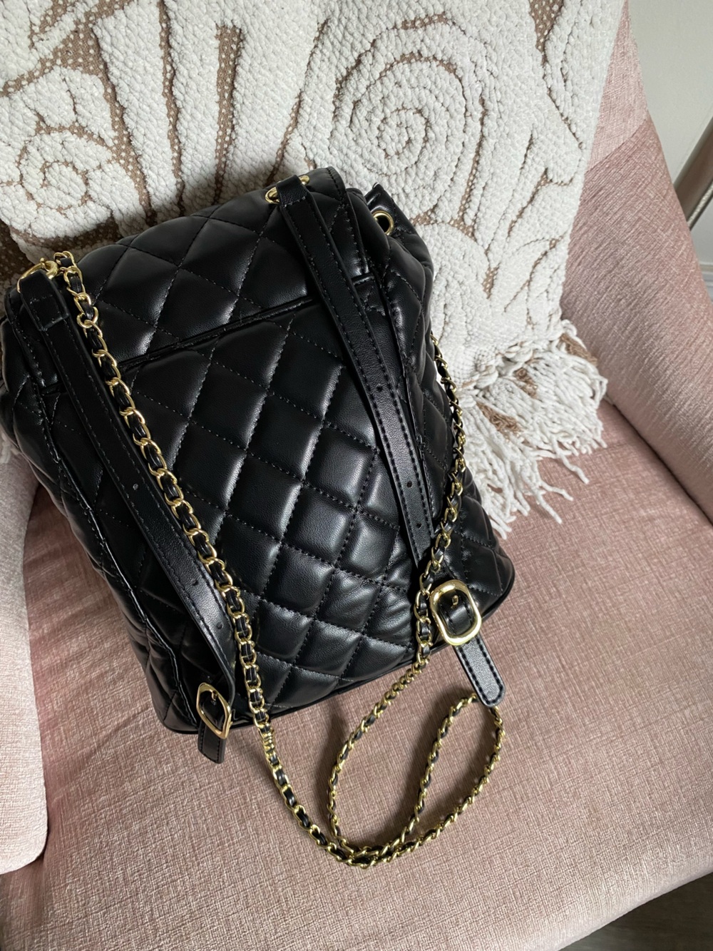 QUILTED CHAIN BACKPACK - Picture 4 of 15